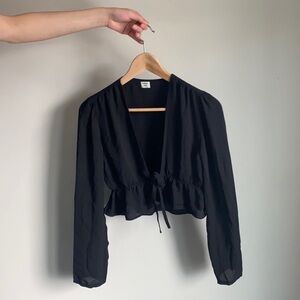 Aritzia cropped tie front blouse, S